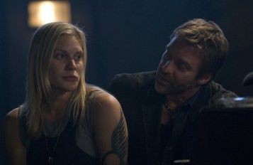 Katee Sackhoff e Roark Critchlow in una scena dell'episodio 'Someone to Watch Over Me' della quarta stagione di Battlestar Galactica