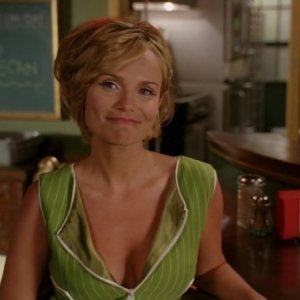 Kristin Chenoweth in una scena dell'episodio 'Il Tarassaco' della serie tv Pushing Daisies