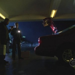 La squadra sulla scena del crimine nell'episodio 'Miscarriage of Justice' della serie tv CSI