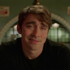 Lee Pace nel ruolo di Ned nell'episodio 'Il super cane' della serie tv Pushing Daisies