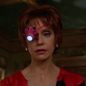 Swoosie Kurtz nell'episodio 'Il Piccione' della serie tv Pushing Daisies