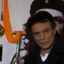 Un primo piano di Massimo Ranieri, protagonista del film L'ultimo Pulcinella