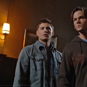 Jared Padalecki e Jensen Ackles in una scena dell'episodio Death Takes a Holiday di Supernatural