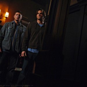 Jared Padalecki e Jensen Ackles nell'episodio Death Takes a Holiday di Supernatural