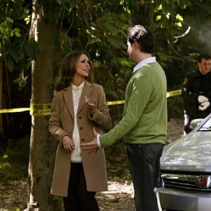 Jennifer Love Hewitt con Jamie Kennedy nell'episodio Body of Water (da lei diretto) della quarta stagione di Ghost Whisperer