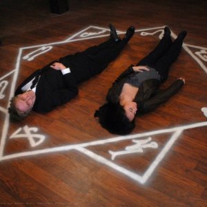 Lindsey McKeon e John Burnside in una scena dell'episodio Death Takes a Holiday di Supernatural