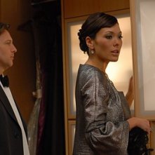 Andrew McCarthy con Lindsay Price nell'episodio 'Chapter Six: Take the High Road' della prima stagione di Lipstick Jungle