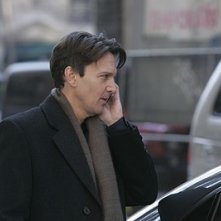 Andrew McCarthy nel ruolo di Joe, tenta di farsi perdonare da Victory nell'episodio 'Chapter Seven: Carpe Threesome' della serie tv Lipstick Jungle