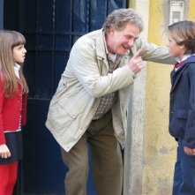 Angelica Cinquantini con Antonello Fassari e Brando Pacitto in una scena de I Cesaroni 3