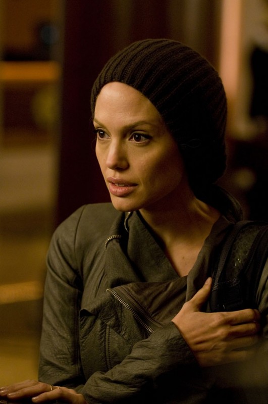 Angelina Jolie Protagonista Di Salt In Un Intensa Immagine 107396
