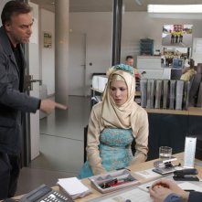 Massimo Ghini, Ailyn Tezel e Jeanette Hain in una scena del tv-movie Sui tuoi passi