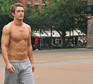Robert Buckley nel ruolo di Kirby nell'episodio 'Chapter Eight: Pandora's Box' della serie Lipstick Jungle