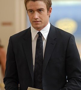 Robert Buckley nell'episodio 'Chapter Eight: Pandora's Box' della serie Lipstick Jungle