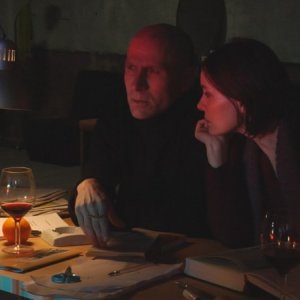 Vitaliano Trevisan e Galatea Ranzi in una scena del film Dall'altra parte del mare