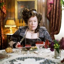 Kathy Bates madre apprensiva in Cherì