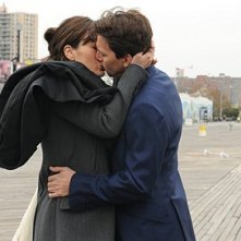 Andrew McCarthy e Lindsay Price hanno appena deciso di sposarsi nell'episodio 'Chapter Nineteen: Lovers' Leap' della serie Lipstick Jungle