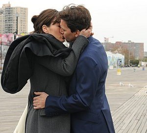 Andrew McCarthy e Lindsay Price hanno appena deciso di sposarsi nell'episodio 'Chapter Nineteen: Lovers' Leap' della serie Lipstick Jungle
