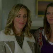 Brook Shields e Kim Raver nell'episodio 'Chapter Fifteen: Sisterhood of the Traveling Prada' della serie Lipstick Jungle