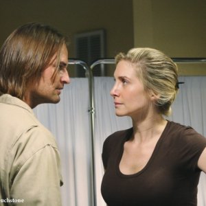 Elizabeth Mitchell e Josh Holloway in un momento dell'episodio LaFleur di Lost