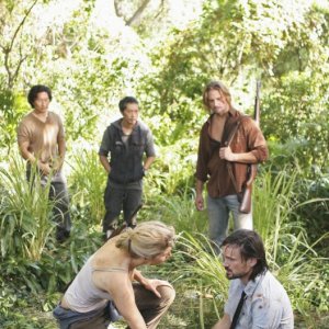 Il gruppo nella foresta nell'episodio LaFleur di Lost