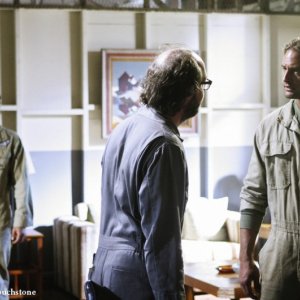 Josh Holloway e Daniel Dae Kim in una scena dell'episodio Namaste di Lost