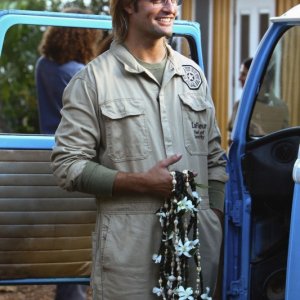 Josh Holloway è Sawyer in una scena dell'episodio Namaste di Lost