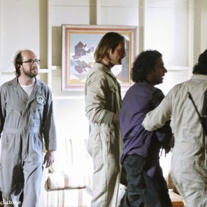 Josh Holloway, Naveen Andrews e Daniel Dae Kim in una scena dell'episodio Namaste di Lost
