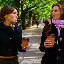 Lindsay Price e Brooke Shields nell'episodio 'ChapterSeventeen; Bye, Bye Baby' della serie tv Lipstick Jungle