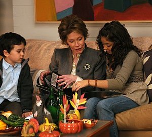 Mary Tyler Moor nell'episodio 'Chapter Sixteen: Thanksgiving' della serie tv Lipstick Jungle