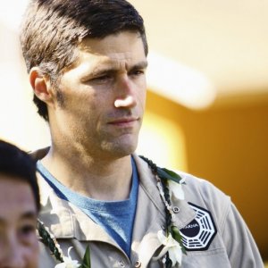 Matthew Fox in una scena dell'episodio Namaste di Lost