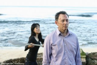 Michael Emerson e Yunjin Kim nell'episodio Namaste di Lost