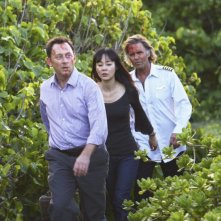 Michael Emerson, Jeff Fahey e Yunjin Kim in una scena dell'episodio Namaste di Lost