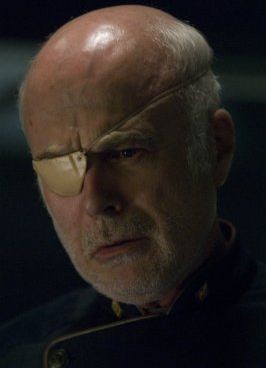 Michael Hogan in una scena dell'episodio 'Islanded in a Stream of Stars' della quarta stagione di Battlestar Galactica