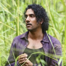 Naveen Andrews in una scena dell'episodio Namaste di Lost