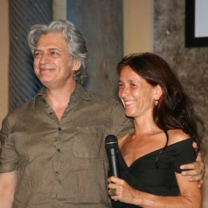 Ortensia De Francesco accanto a Fabrizio Bentivoglio