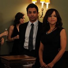 Rosie Perez e David Norona nell'episodio 'Chapter Twenty: La Vie En Pose' della serie Lipstick Jungle