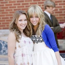 Emily Osment e Miley Cyrus sul set del film Hannah Montana: The Movie