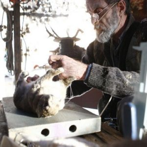 John Glover in una scena di Shades of Gray da Heroes