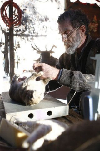 John Glover in una scena di Shades of Gray da Heroes