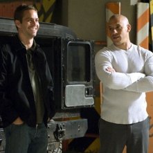 Paul Walker e Vin Diesel in una sequenza del film Fast and Furious - Solo parti originali
