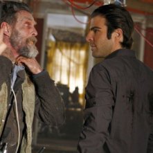 Zachary Quinto e John Glover in una scena di Shades of Gray da Heroes