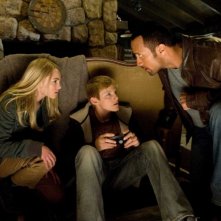 Annasophia Robb, Alexander Ludwig e Dwayne Johnson in una scena del film Corsa a Witch Mountain