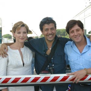 Clotilde Sabatino, il regista Bruno De Paola e Pietro Pignatelli sul set del film Il sogno nel casello