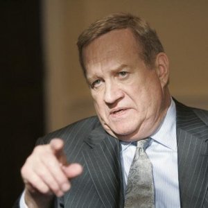 Ken Howard in una scena dell'episodio 'The Summer House' della serie tv Dirty Sexy Money