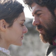 Pierfrancesco Favino e Raffaella Rea in una scena della fiction Pane e libertà