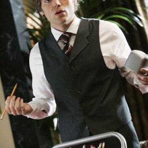 Seth Gabel in una scena dell'episodio 'The Summer House' della serie tv Dirty Sexy Money