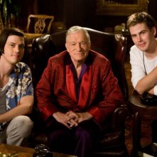 Trevor Moore, Hugh Hefner e Zach Cregger sul set del film Miss March