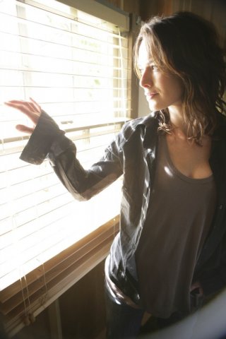 Lena Headey in una scena dell'episodio To the Lighthouse di Terminator: The Sarah Connor Chronicles