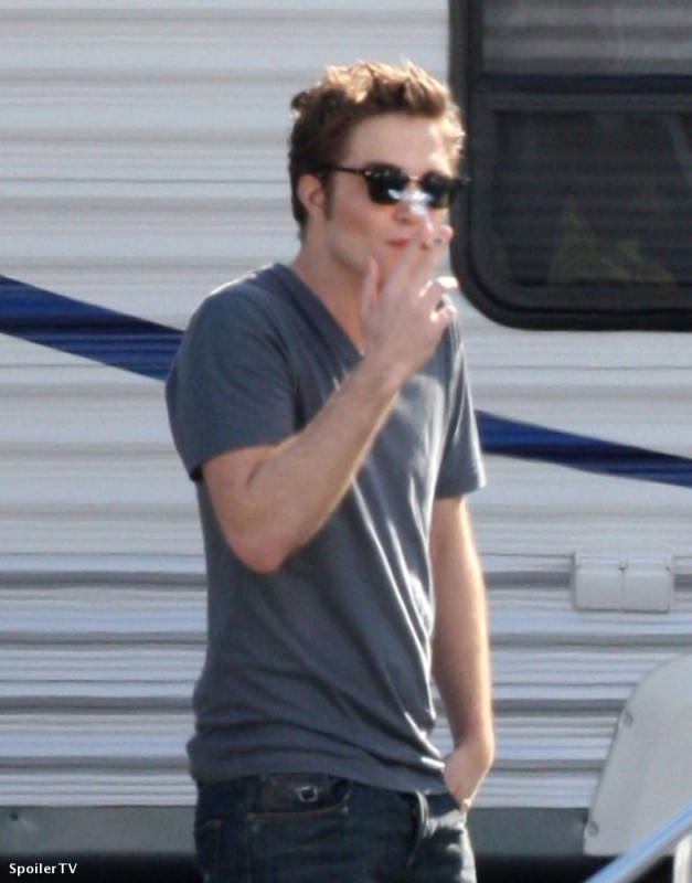Robert Pattinson Durante Una Pausa Sul Set Di Twilight New Moon 108306