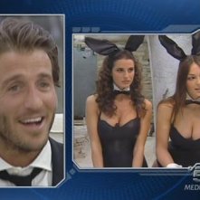 Grande Fratello 9: Gianluca e le conigliette di Playboy (tra cui Sarah Nile, futura concorrente del GF10)